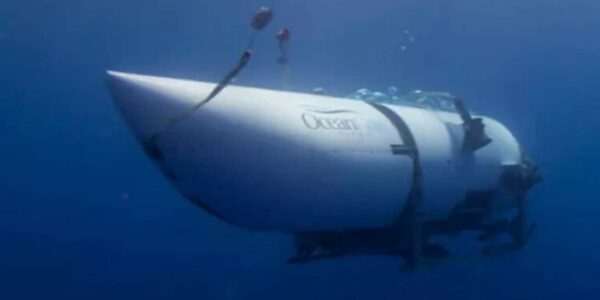 Submarino que se dirigía a ver los restos del Titanic