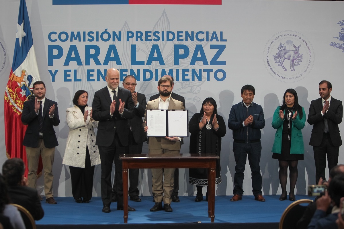 Detalles Y Reacciones A La Comisión Para La Paz Y El Entendimiento