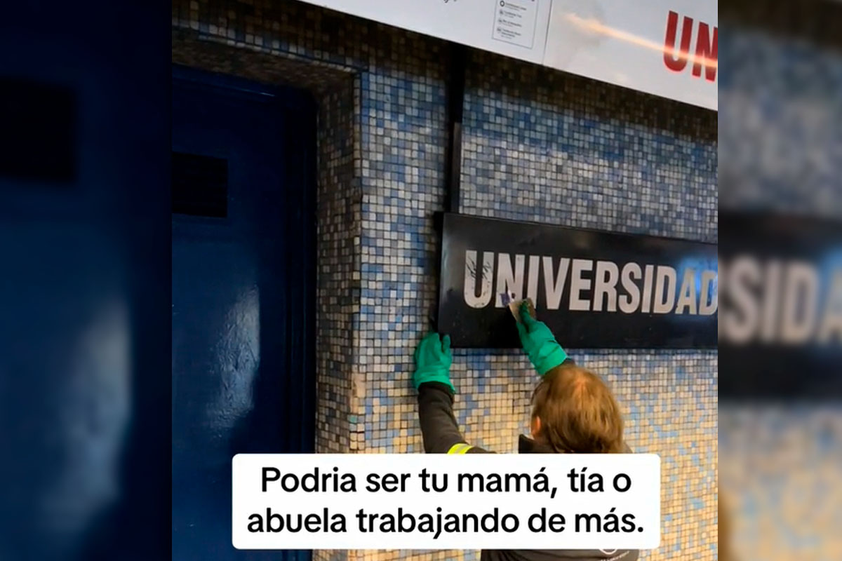 La molestia de pasajeros por rayados y stickers en el Metro