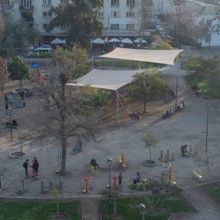 La lenta recuperación del Parque Bustamante: cómo el "patio trasero" de Providencia busca revivir entre sus vecinos