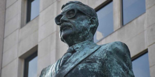 Estatua de Salvador Allende por el Golpe de Estado