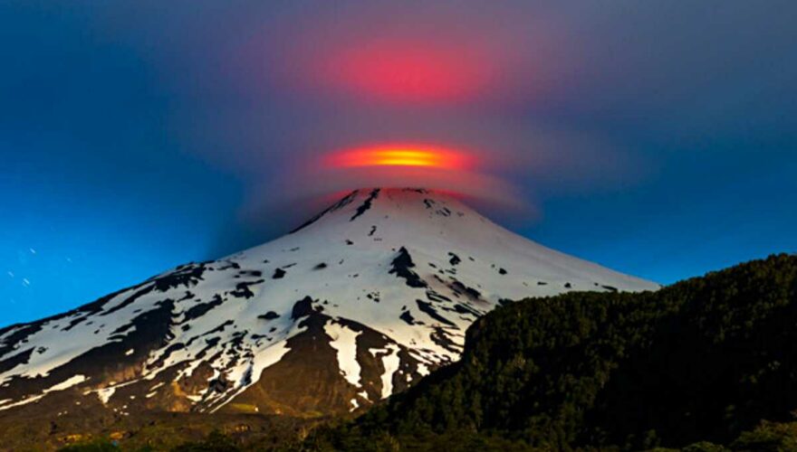Volcán Villarrica con material piroclástico