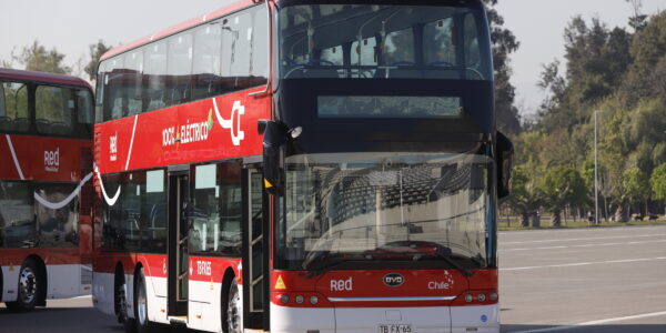Buses de dos pisos tendrán recorrido por Santiago