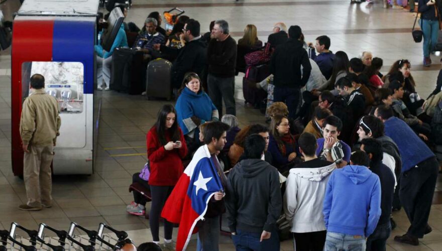 Turistas en aeropuerto de Chile