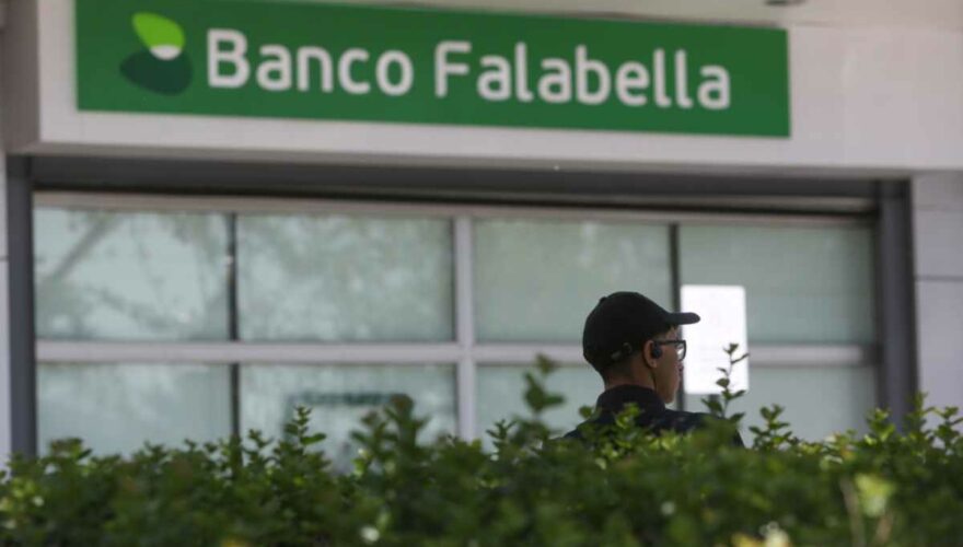Banco Falabella, de donde ejecutivo bancario habría engañado a gente