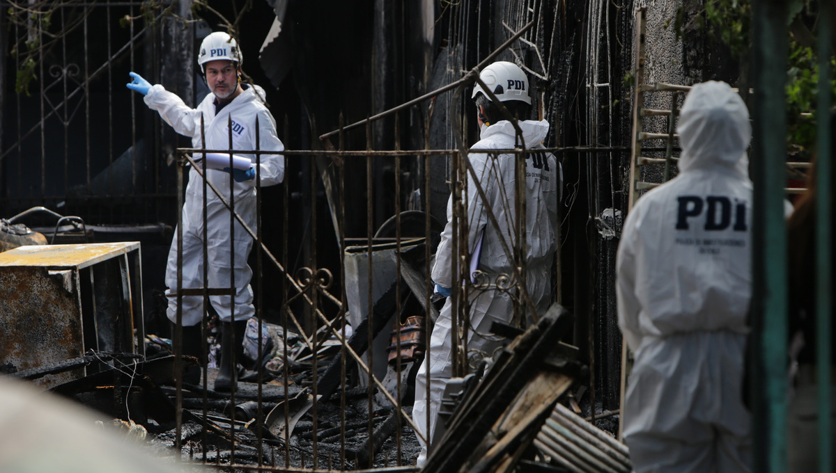 Familia muere en incendio en Lo Espejo