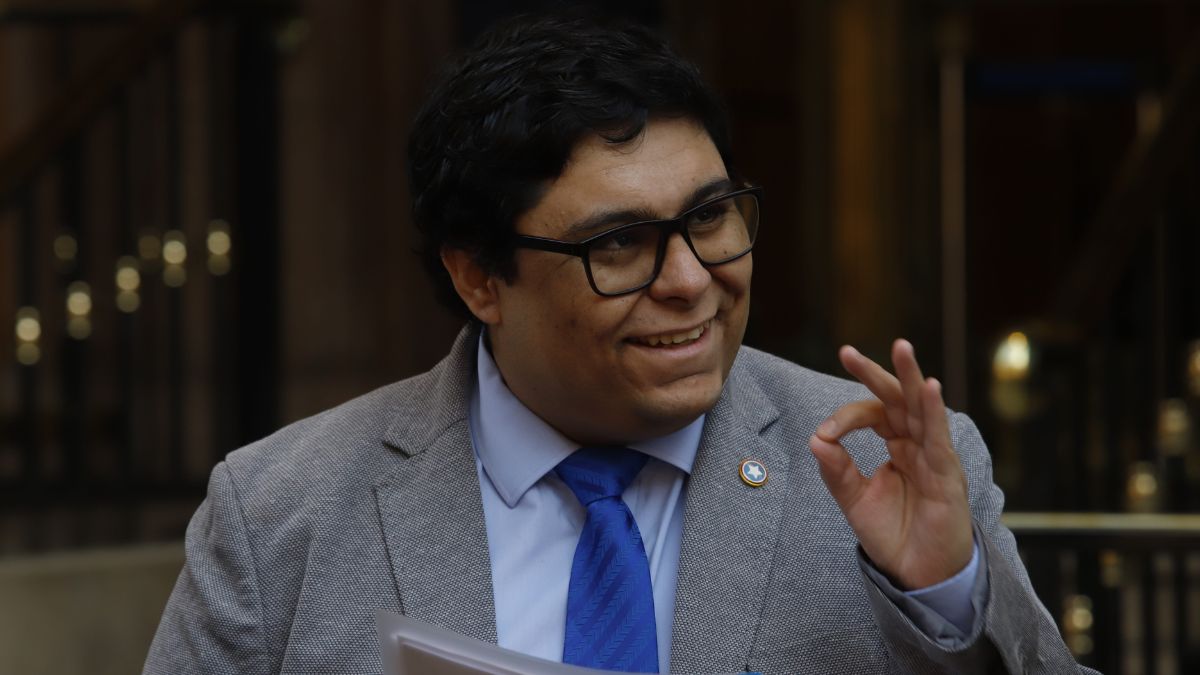 Piden salida de Carolina Tohá tras ataque a carabinera