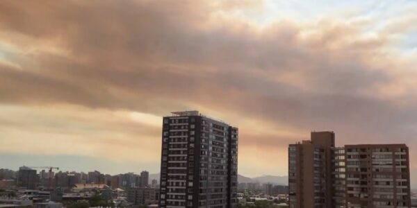 Nube de humo en Santiago