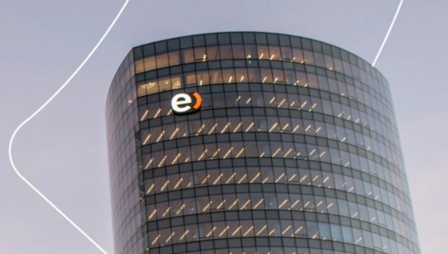 La operación de Entel para expandir red de fibra óptica