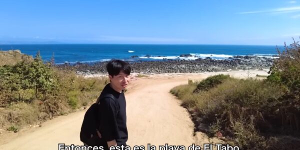 VIRAL. Japonés viajó a El Tabo para buscar a su coterráneo que trabaja en esa playa: se sorprendió con la naturaleza del lugar