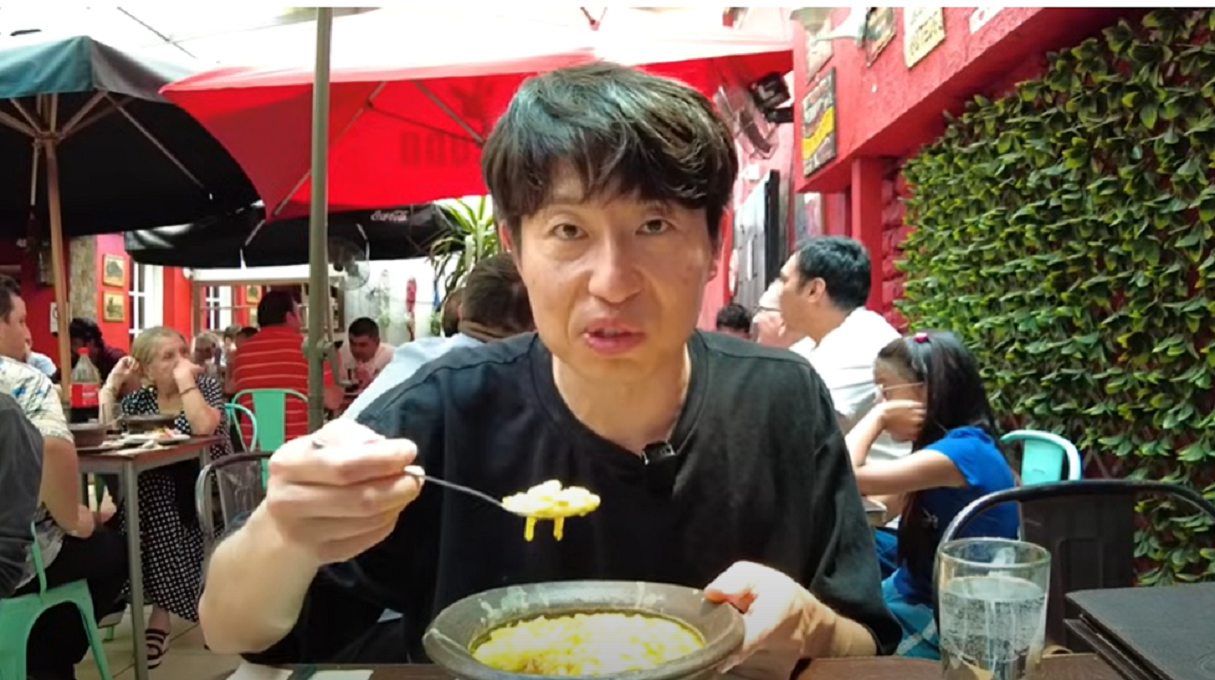 VIRAL. Reacción de japonés al probar los porotos se viraliza en las redes: "Se ve delicioso. Se parece al ramen. No hay algo así en Japón"