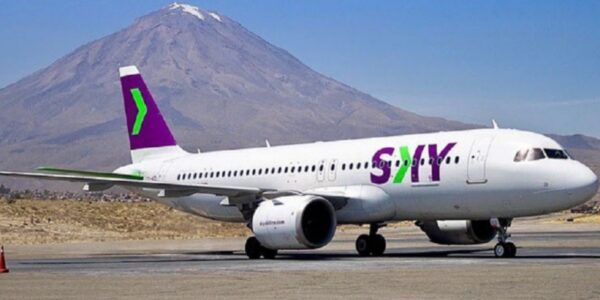 Sernac cita a declarar a Sky Airlines por aumento de quejas relacionadas a "cancelación y retrasos de vuelos"