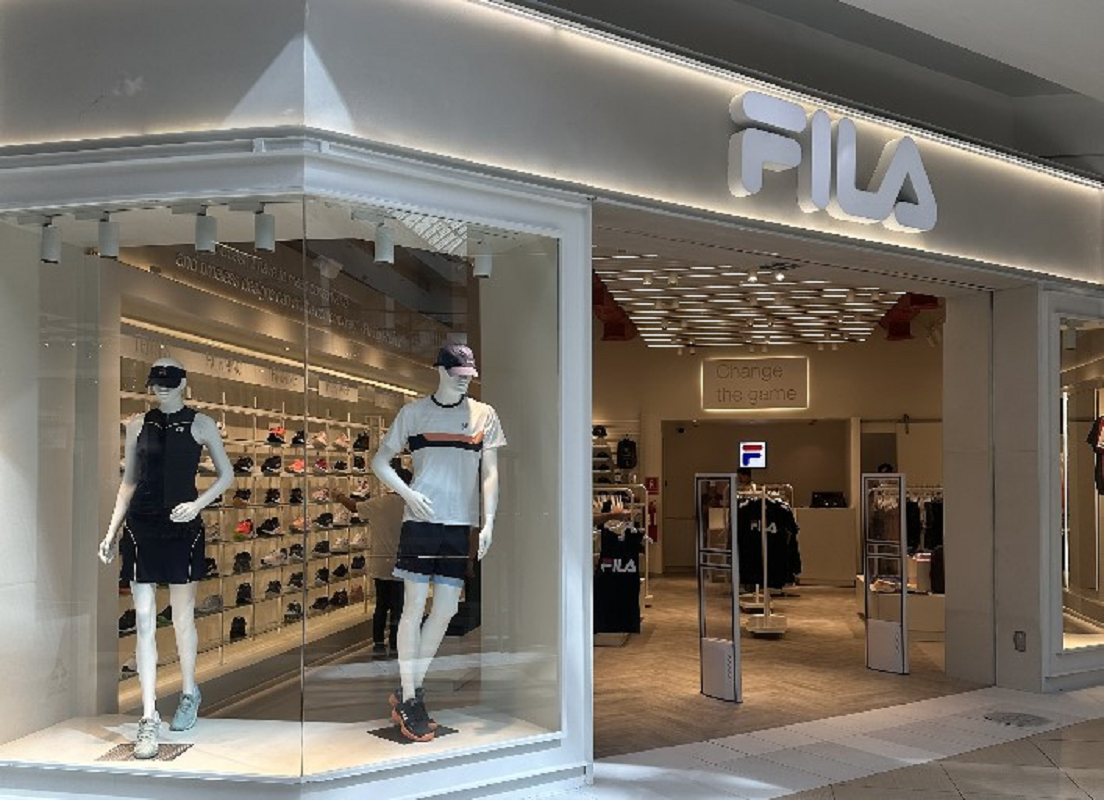 FILA, la reconocida marca italiana de moda deportiva, inauguró su primera tienda física en el Costanera Center