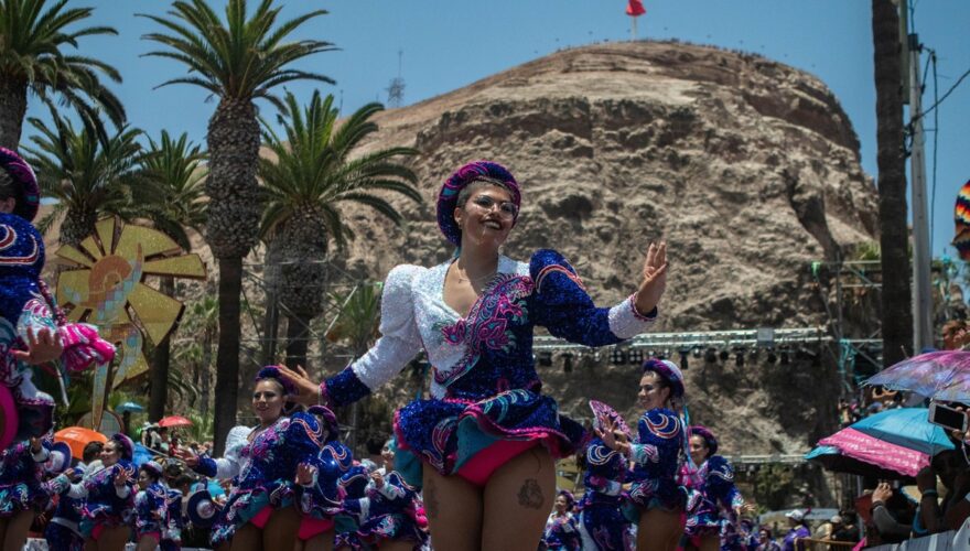 Con carnaval y un masivo show de Los Bunkers: los días en que Arica se convirtió en el principal polo cultural de Chile