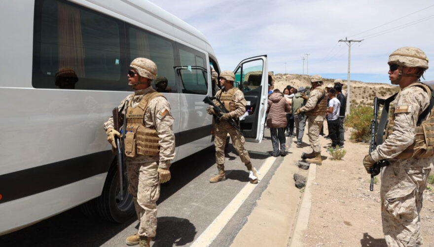 Dos disparos en la frontera: los detalles del incidente entre una patrulla militar en Colchane y una van con 17 migrantes irregulares