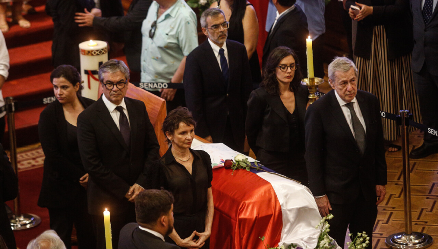 "Fue un demócrata, una persona comprometida con la democracia": ministros del Presidente Boric asisten a funeral del exmandatario Sebastián Piñera