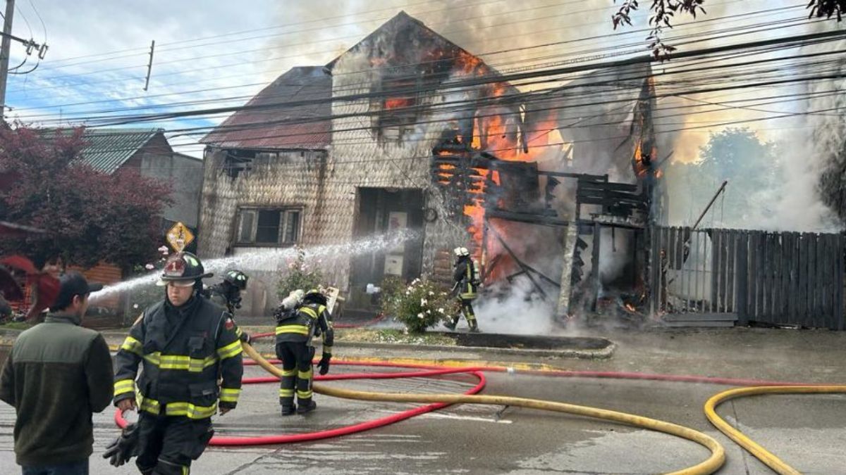 Incendio en casa patrimonial de Puerto Montt