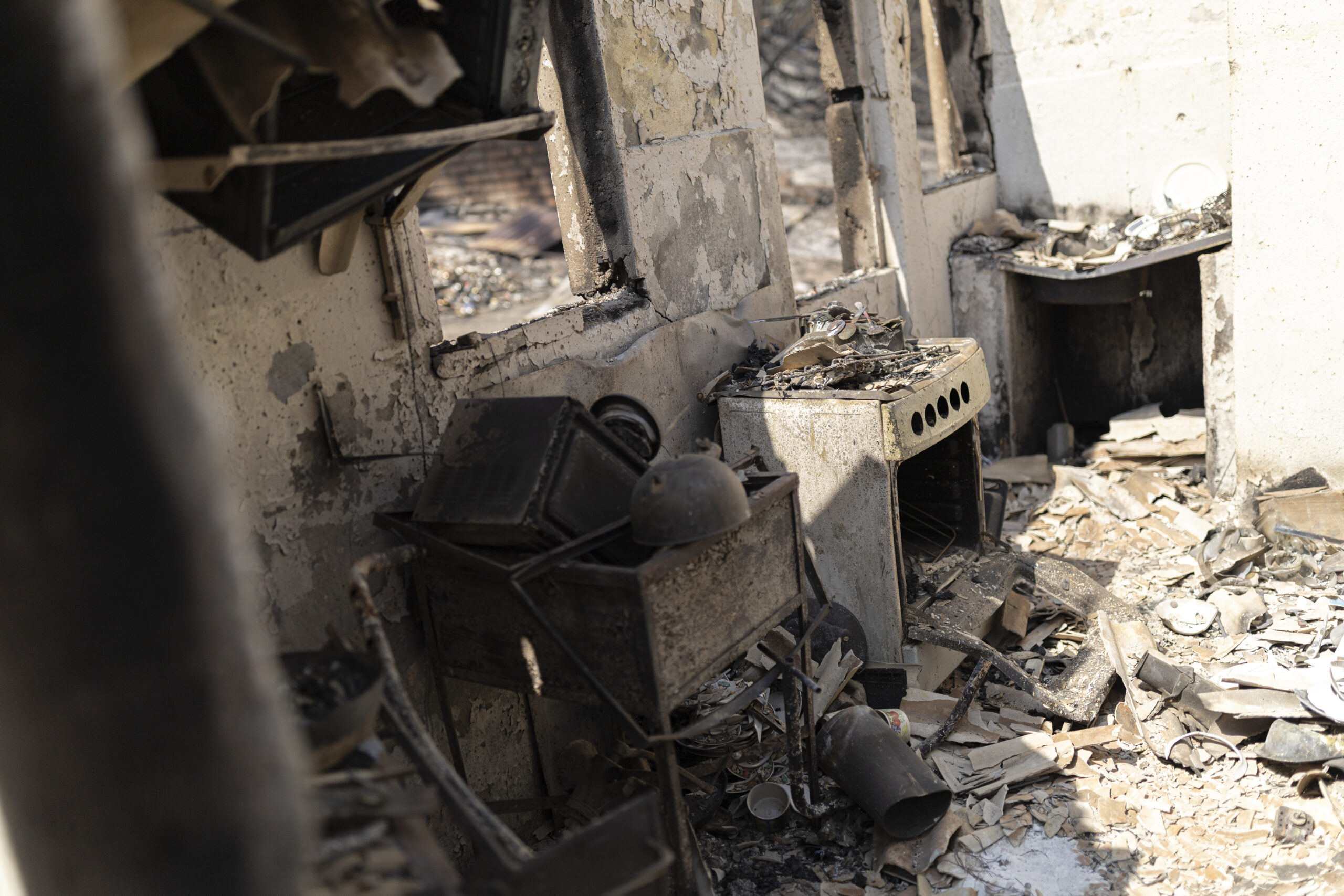 Denuncian aumento de precios en bienes básicos en las zonas afectadas por los incendios forestales en la Región de Valparaíso