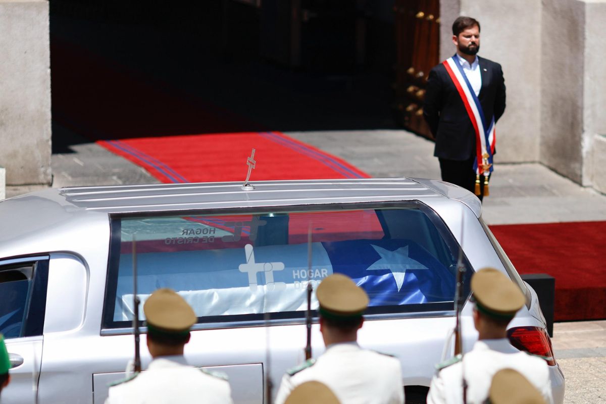 Gabriel Boric en el homenaje a Sebastián Piñera en La Moneda