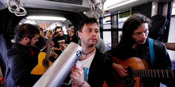 La queja por músicos en un Metro