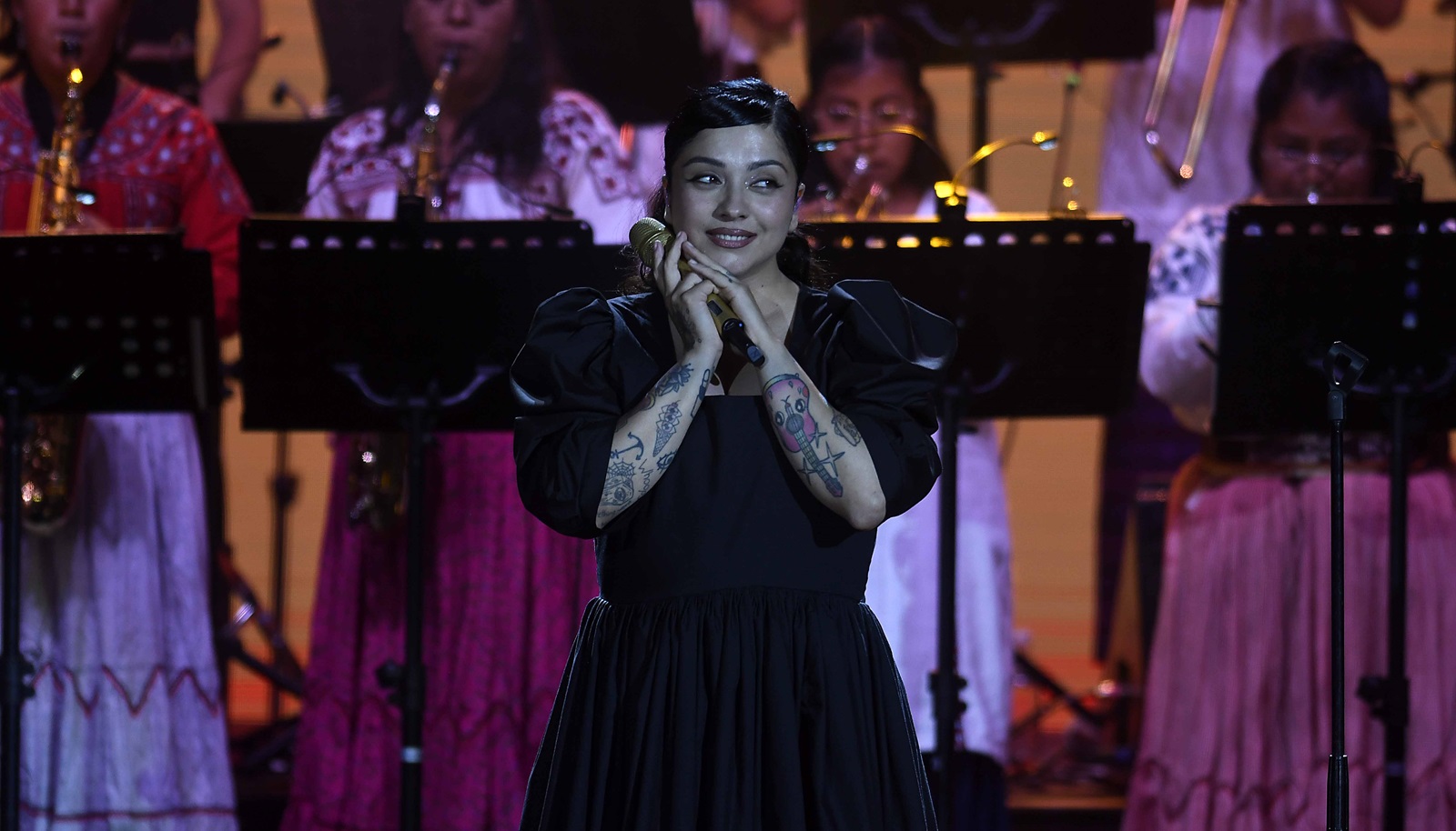 Mon Laferte comparte sentida reflexión tras 16 años lejos Chile