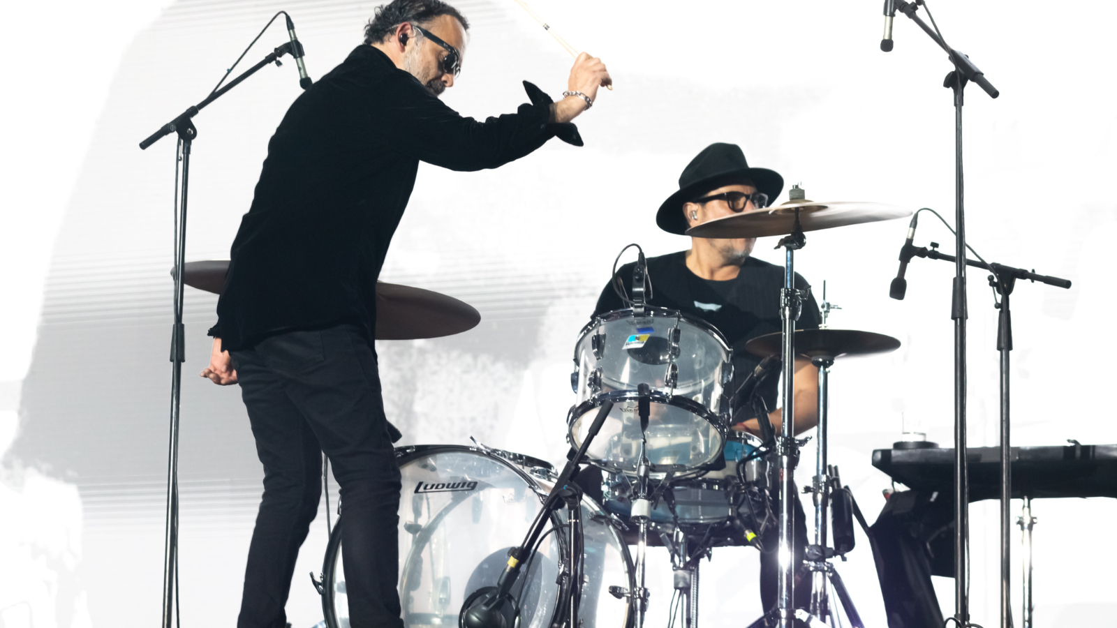 Los Bunkers se preparan para el concierto 100 de su Gira Acústica MTV Unplugged y anuncian descanso temporal tras su exitoso retorno