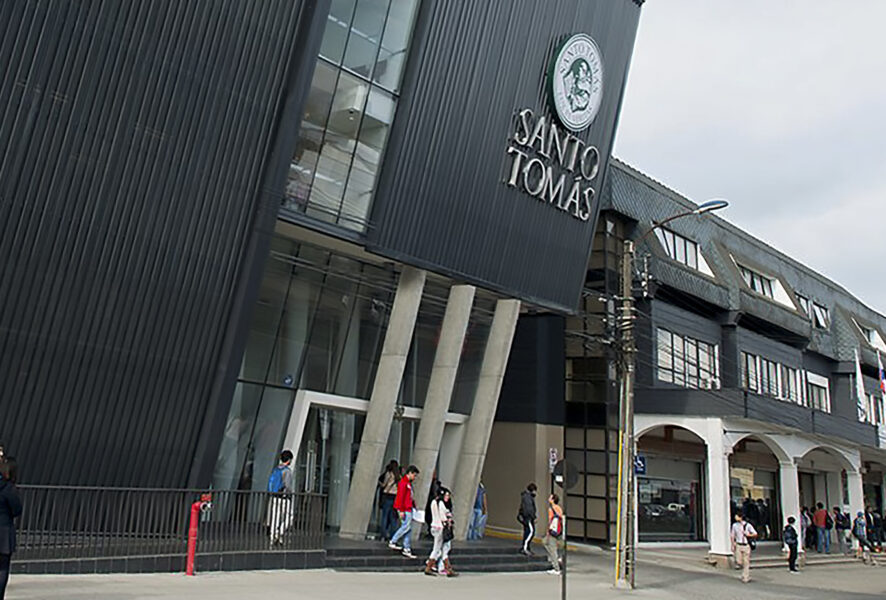 Universidad Santo Tomás