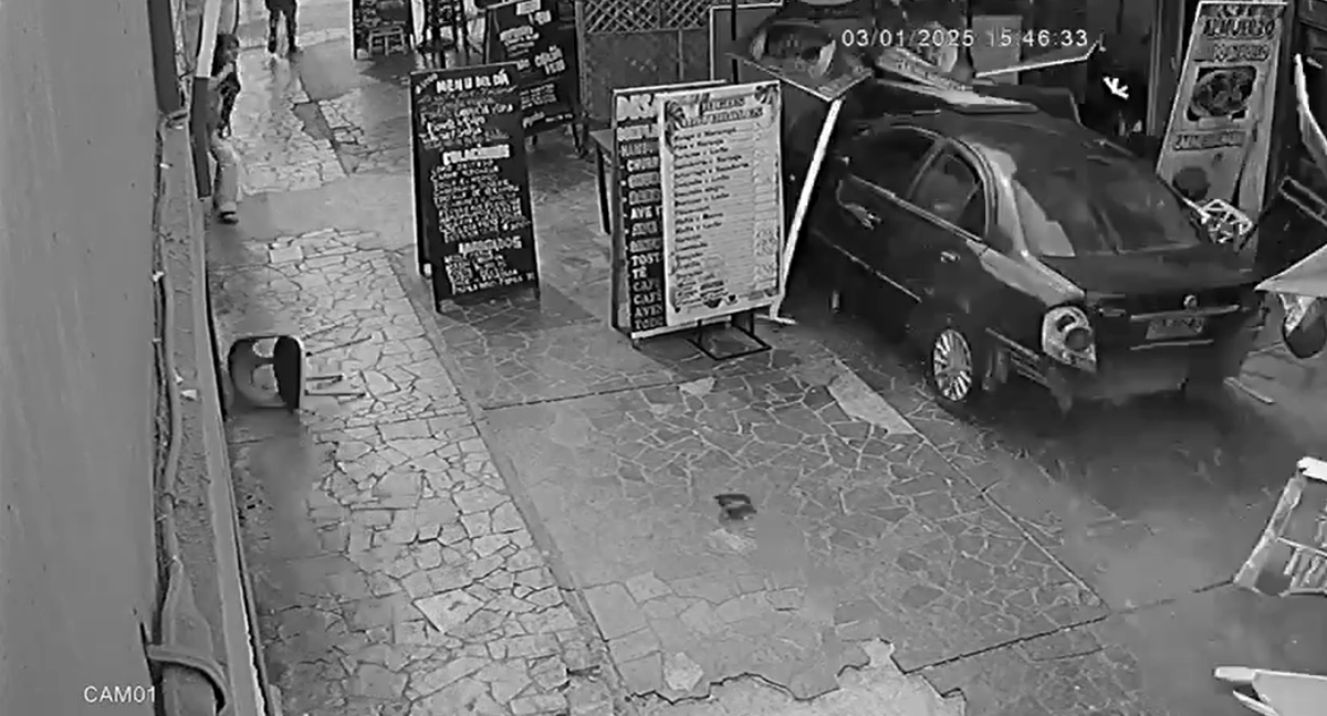Iquique, auto choca en sector Baquedano