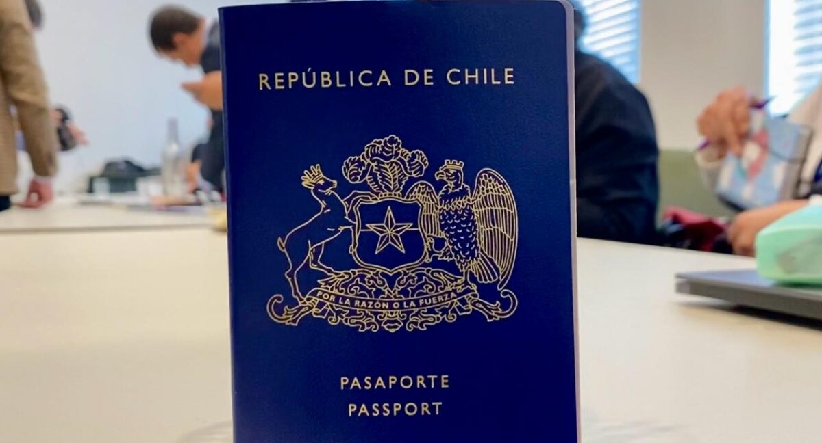 Foto: Pasaporte chileno (Agencia Uno)