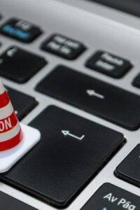 La asociación AMDD representando el cuidado que debe haber de los datos personales.
