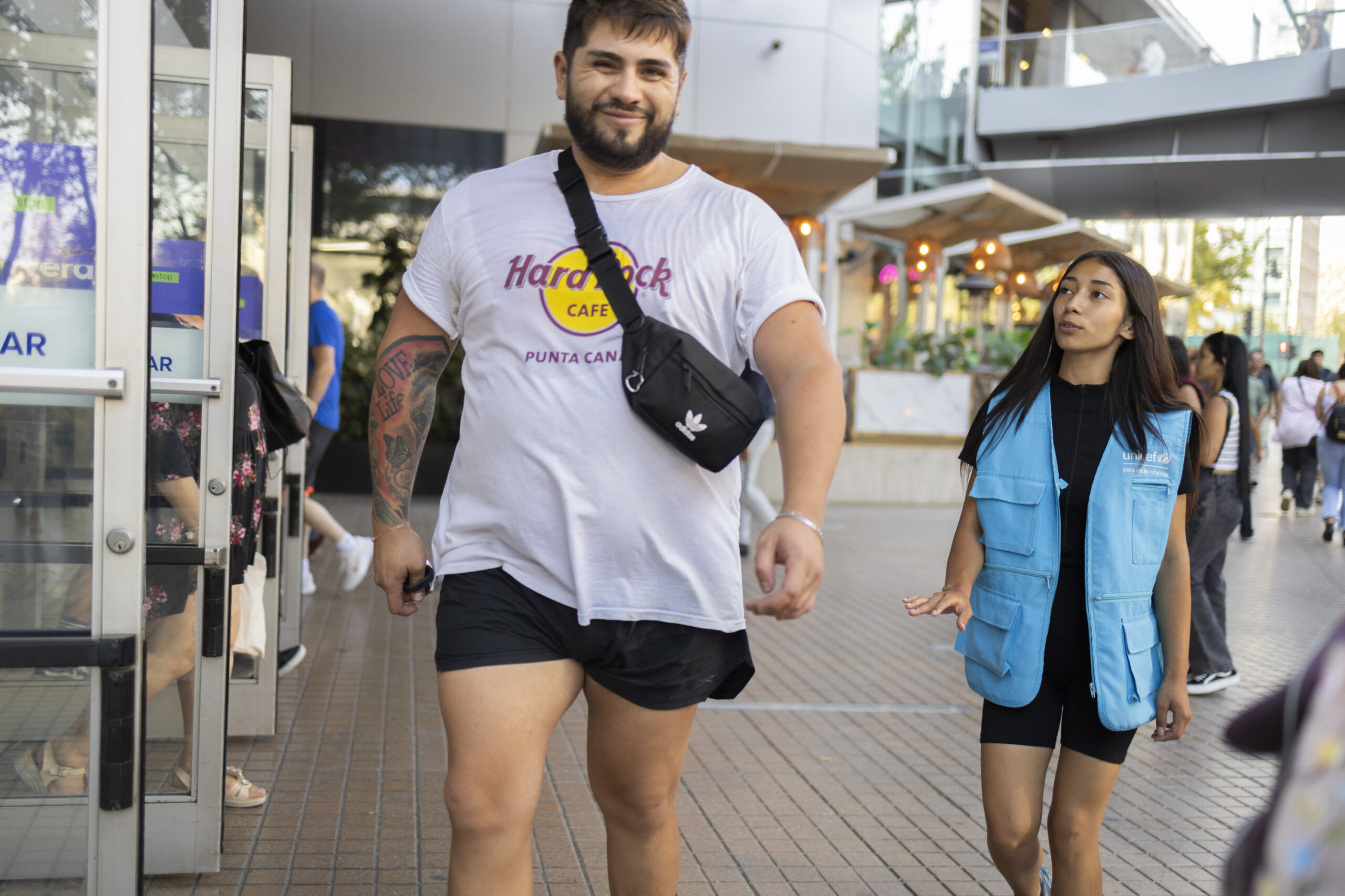 Captadores de Unicef en Costanera Center