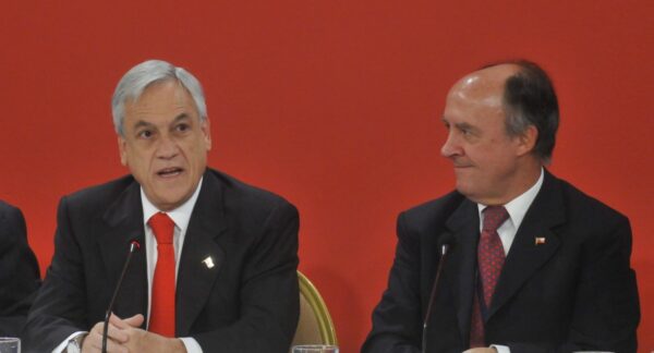 Sebastián Piñera y Cristián Larroulet. Foto: Agencia Uno