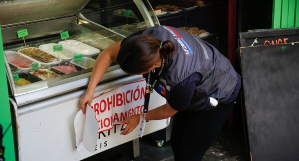 La Seremi de Salud clausuró una heladería en el centro de Santiago. | Agencia UNO