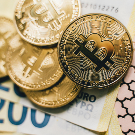 Criptomonedas para apostar encima de billetes.