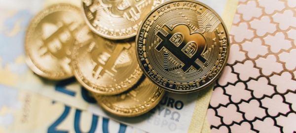 Criptomonedas para apostar encima de billetes.