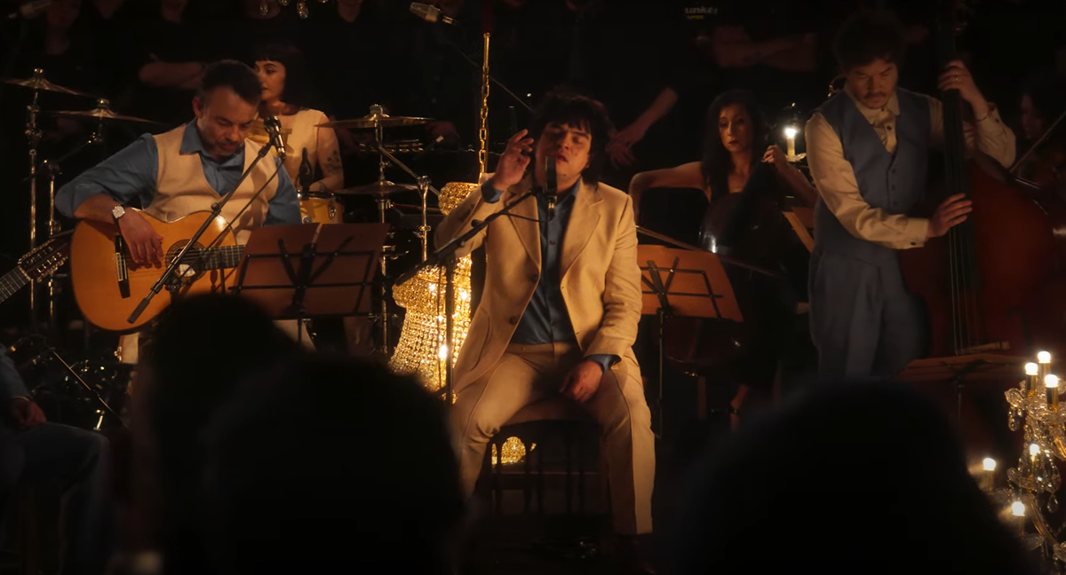 "Llueve Sobre la Ciudad" (Unplugged)