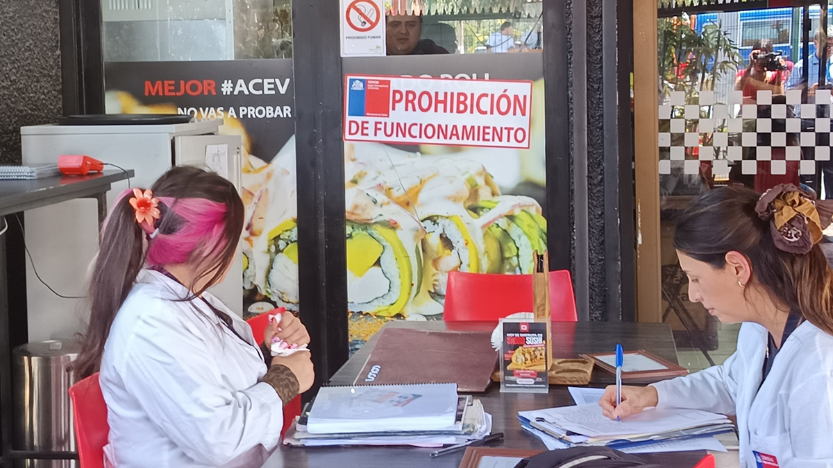 Brote de ETA afectó a 44 personas en local de sushi en Lo Barnechea y dejó a un menor hospitalizado: seremi de Salud clausuró el recinto