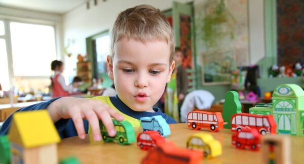 Un estudio publicado este jueves por Pluxee reportó que este 2025 las salas cuna y jardines infantiles del país subirán por igual sus costos.