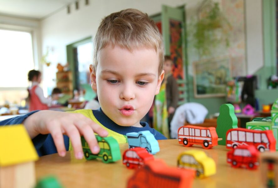 Un estudio publicado este jueves por Pluxee reportó que este 2025 las salas cuna y jardines infantiles del país subirán por igual sus costos.