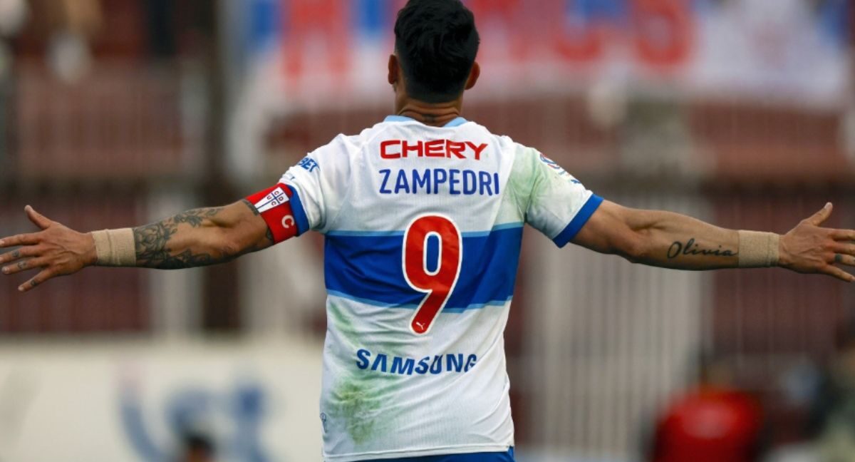 Felipe Zampedri celebrando un gol.
