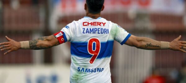 Felipe Zampedri celebrando un gol.