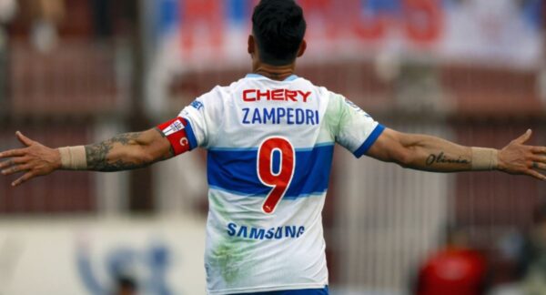 Felipe Zampedri celebrando un gol.