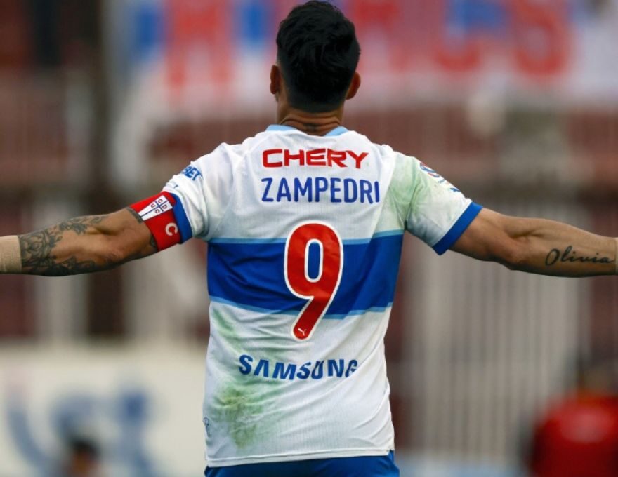 Felipe Zampedri celebrando un gol.