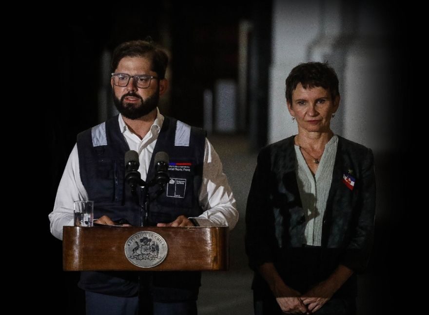 El Presidente Gabriel Boric y la ministra del Interior, Carolina Tohá.