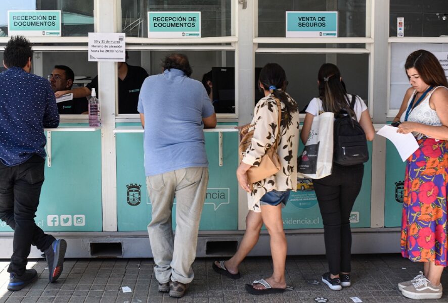 Personas hacen trámite vehicular en el marco del último día para pagar el permiso de Circulación.