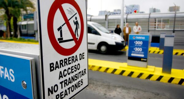 Propuesta busca eliminar cobros en estacionamientos de centros de salud