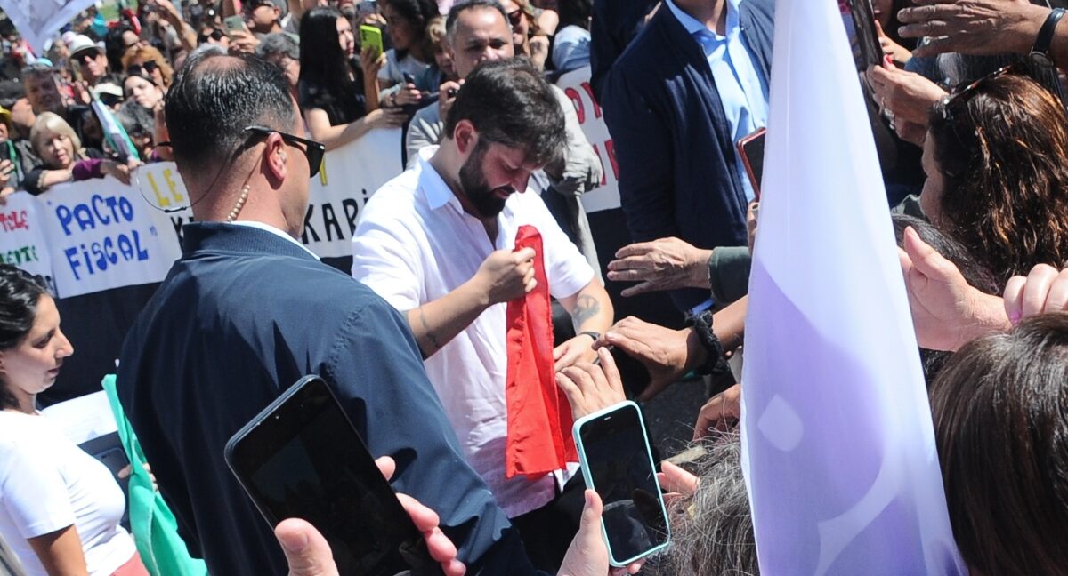 Gabriel Boric en la manifestación en apoyo a su gestión. Foto: Agencia Uno