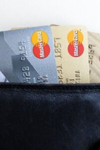 Tarjetas de crédito en la billetera.