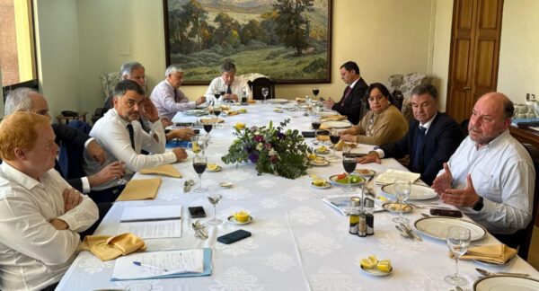 Almuerzo Alfredo Moreno oposición