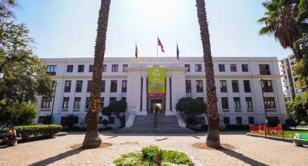 Conflicto entre concejales de Ñuñoa y Sichel en medio de caso licencias